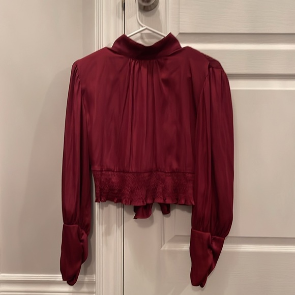 Beautiful open back high neck satin blouse - Picture 2 of 3